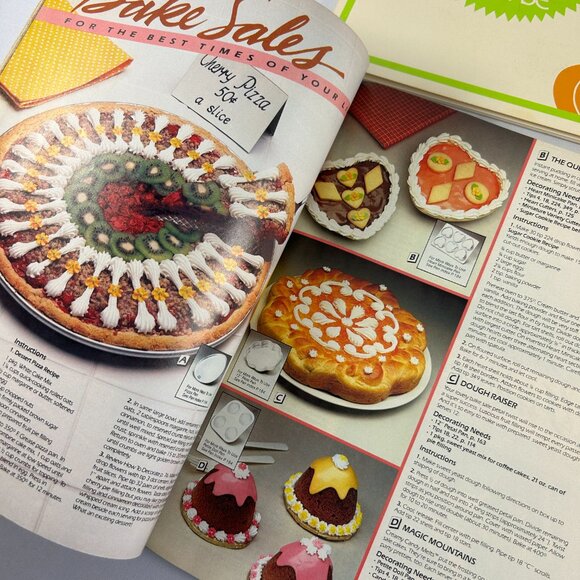 Vintage Lot Wilton Cake Decorating Method Course Yearbook Candy Making Booklet - Picture 3 of 13